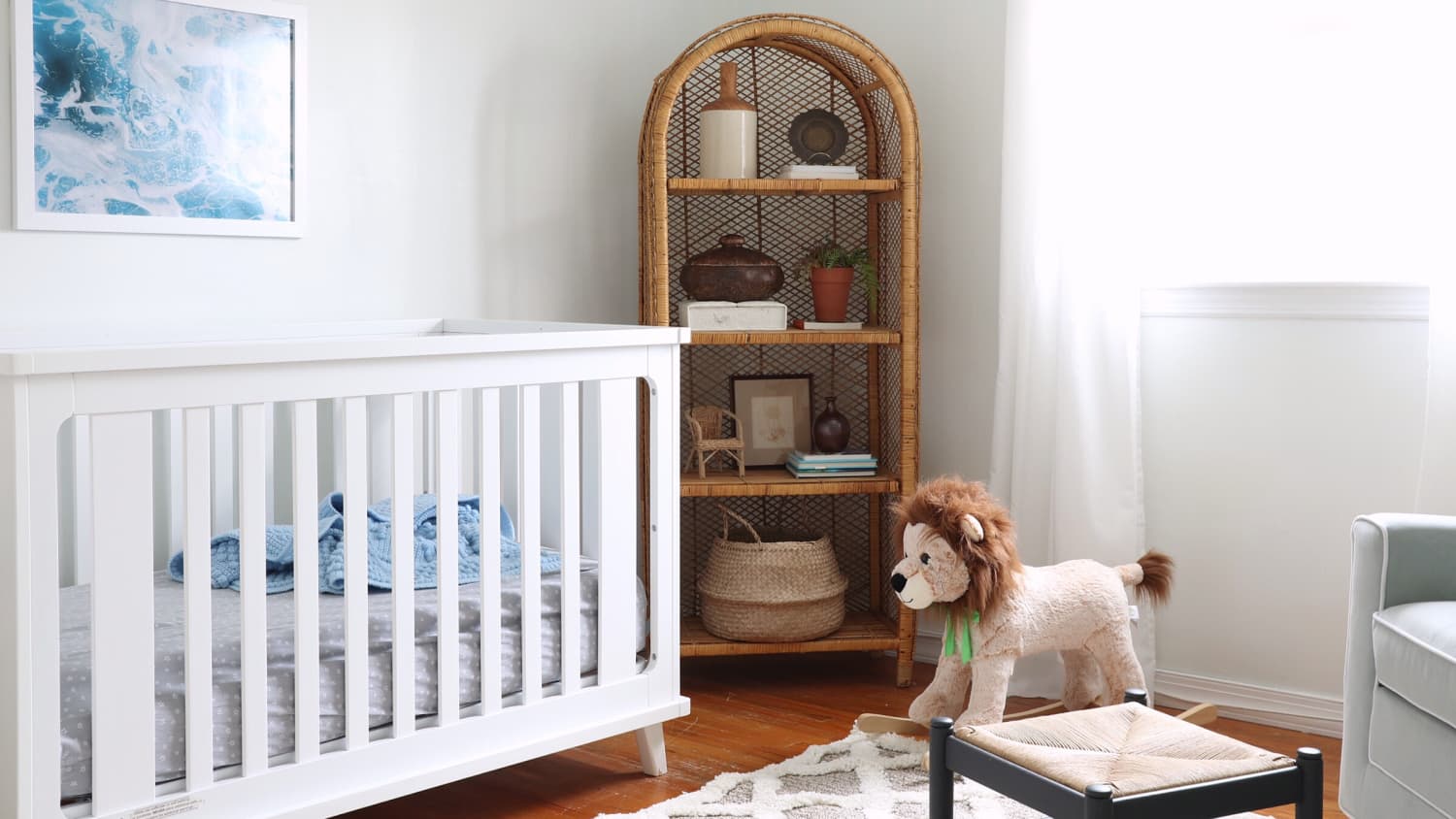 Cubby convertible round shop crib